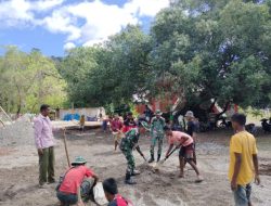 Pos Aplal Satgas Yonkav 6/Naga Karimata Bantu Masyarakat Bangun Rumah Pastor