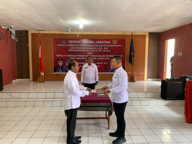Kakanwil Ditjenpas NTT, Maliki Lantik Gidion S. Paly sebagai Kepala Lapas Kelas IIA Waingapu 1 WhatsApp Image 2025 01 24 at 21.24.22
