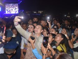 Pesta Rakyat Meriah! Warga Berebut Foto dengan Wali Kota dan Wawali