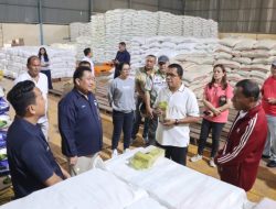 Cegah Inflasi, Gubernur NTT Pantau Stok Beras di Bulog dan Harga Sembako di Pasar