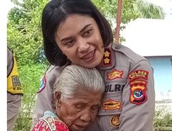 AKBP Eliana Papote Tunjukkan Empati, Peluk dan Sisir Rambut Mama Petronela