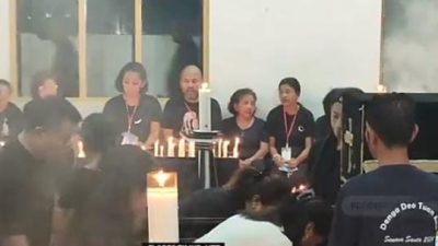 Berburu Berkat Jumat Agung, Ribuan Peziarah Ikuti Tradisi Cium Tuan Ma dan Tuan Ana di Larantuka