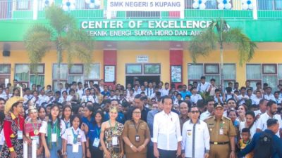 jokowi smkn 5 kupang 1392x1324 1 768x730 1