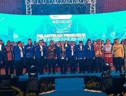 “Brilliant Leader, Pengurus Terbaik yang Selama ini Saya Lantik”, Zulkifli Hasan Puji Ahmad Yohan Saat Lantik PAN se-NTT