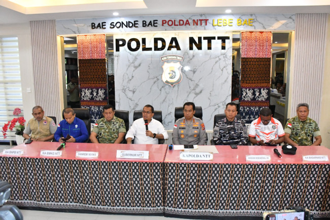 Kapolda NTT dan Gubernur Sampaikan Penanganan Gempa Flores: Fokus Evakuasi, Data Korban, dan Cegah Hoaks 1 IMG 20260815 WA0720