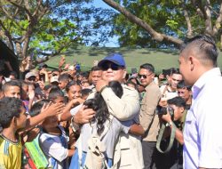 Presiden Prabowo Sambangi Pengungsi di Nagekeo: Ribuan Warga Antusias Menyambut