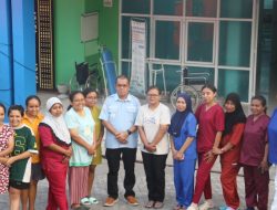 Tinjau Puskesmas Nangaroro, Gubernur Melki Apresiasi Nakes Tetap Layani Masyarakat di Tengah Bencana