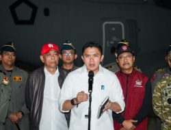 Seskab Teddy dan Mensos Berangkatkan 5 Pesawat Bawa 65 Ton Bantuan ke NTT