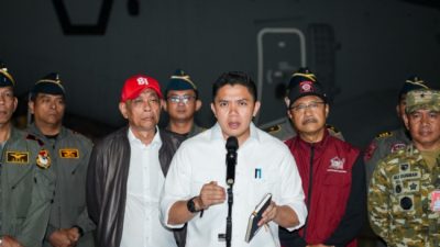 Seskab Teddy dan Mensos Berangkatkan 5 Pesawat Bawa 65 Ton Bantuan ke NTT 8 IMG 20260820 174723