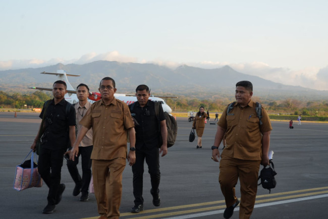 Berkantor Sementara di Flores, Gubernur Melki Kawal Penanganan Gempa dan Sinkronisasi Data 7 Kabupaten 1 IMG 20260907 WA0012