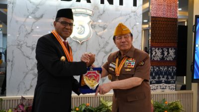 Bintang LVRI di Dada Johni Asadoma: Ketika Seragam Berganti, Jiwa Pengabdian Tak boleh Mati 8 IMG 20260918 WA0131