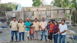 Berbagi Kasih, Resort Peternakan Nggaha Ori Angu Salurkan Bantuan untuk Korban Kebakaran Rumah di Praihambuli