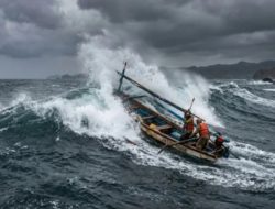 NTT Dikepung Gelombang Tinggi! BMKG: Laut Selatan Sumba Bisa Capai 3 Meter 