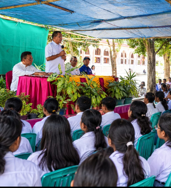Tinjau SMA Katolik Syuradikara, Gubernur Melki: Perhatian Pemerintah Merata untuk Sekolah Negeri dan Swasta 1 IMG 20260909 152704